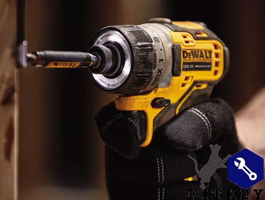 Шуруповерт аккумуляторный бесщеточный DeWALT DCF601D2