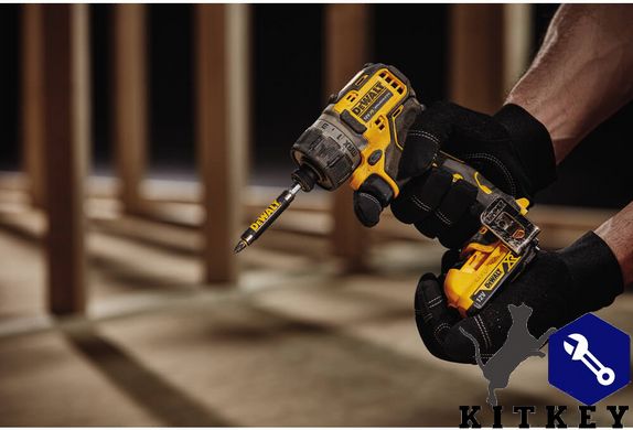 Шуруповерт аккумуляторный бесщеточный DeWALT DCF601D2