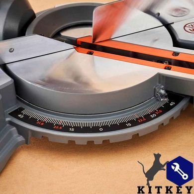 Пила торцювальна мережева BLACK+DECKER BES702