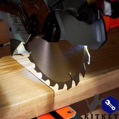 Пила торцювальна мережева BLACK+DECKER BES702