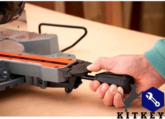 Пила торцювальна мережева BLACK+DECKER BES702