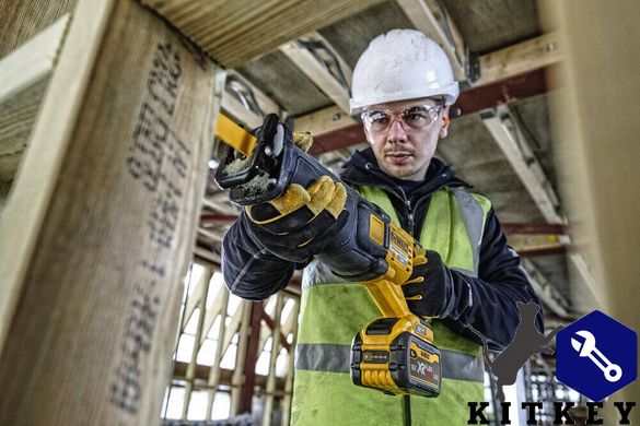 Пила шабельна акумуляторна DeWALT DCS389N