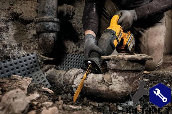 Пила шабельна акумуляторна DeWALT DCS389N