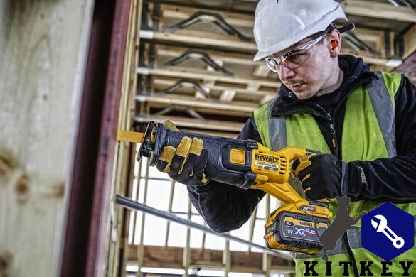 Пила сабельная аккумуляторная DeWALT DCS389N