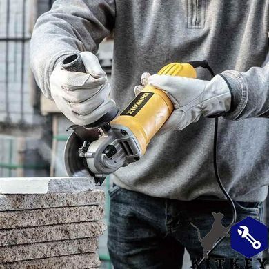 Шлифмашина угловая - болгарка сетевая DeWALT DWE4117