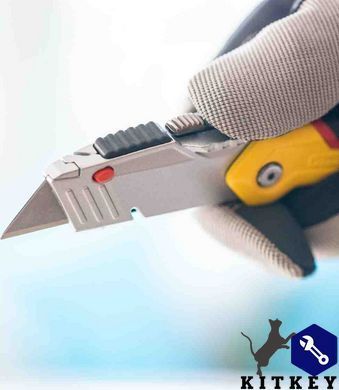 Нож FatMax&reg; складной с выдвижным лезвием для отделочных работ STANLEY 0-10-825