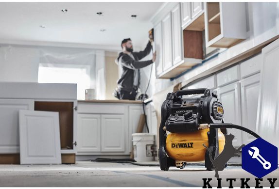 Компресор повітряний акумуляторний DeWALT DCC1018N