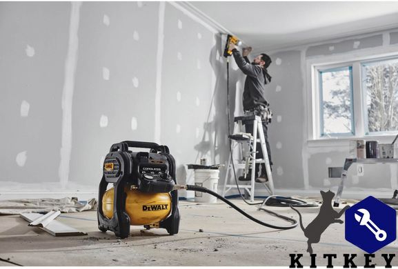 Компресор повітряний акумуляторний DeWALT DCC1018N