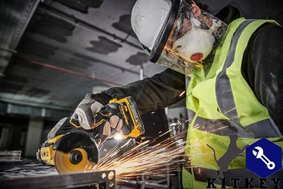 Пила дискова універсальна акумуляторна безщіткова DeWALT DCS438N