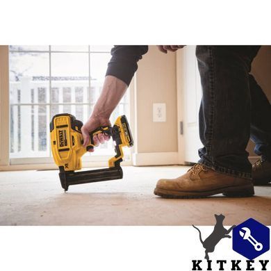 Степлер скобозабивний акумуляторний безщітковий DeWALT DCN681D2