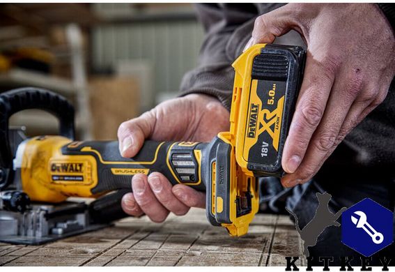 Фрезер акумуляторний безщітковий DeWALT DCW682NT