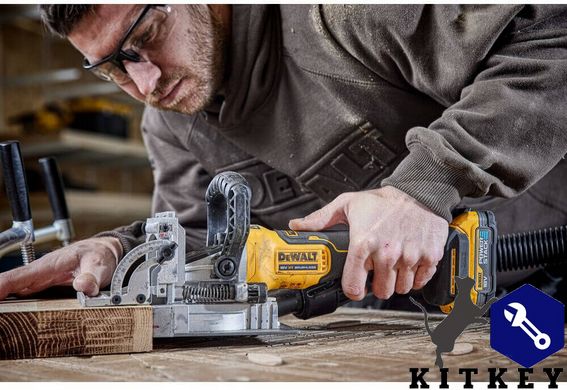 Фрезер акумуляторний безщітковий DeWALT DCW682NT