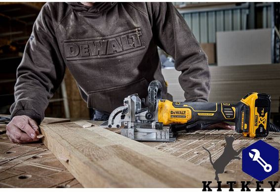 Фрезер акумуляторний безщітковий DeWALT DCW682NT