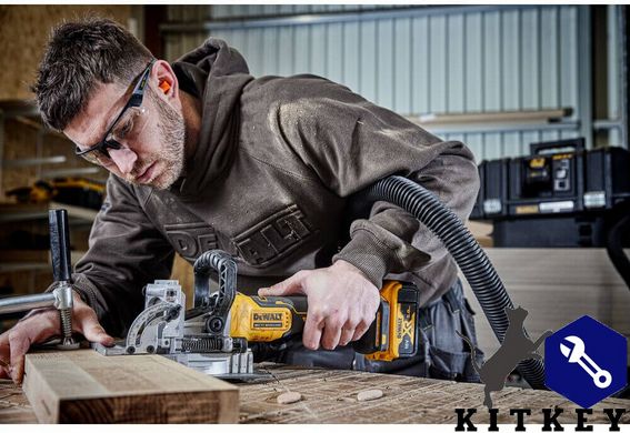 Фрезер акумуляторний безщітковий DeWALT DCW682NT