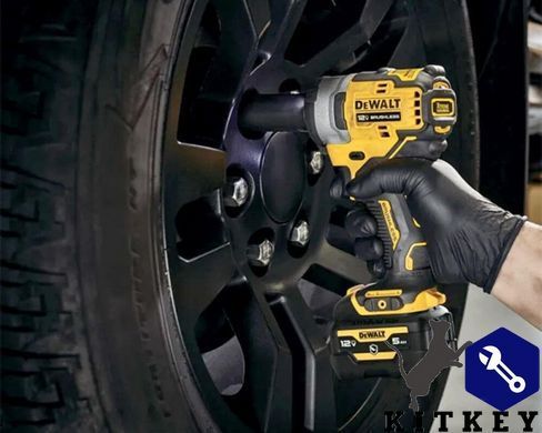 Гайковерт ударний акумуляторний безщітковий DeWALT DCF903P1