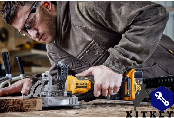 Фрезер акумуляторний безщітковий DeWALT DCW682P2