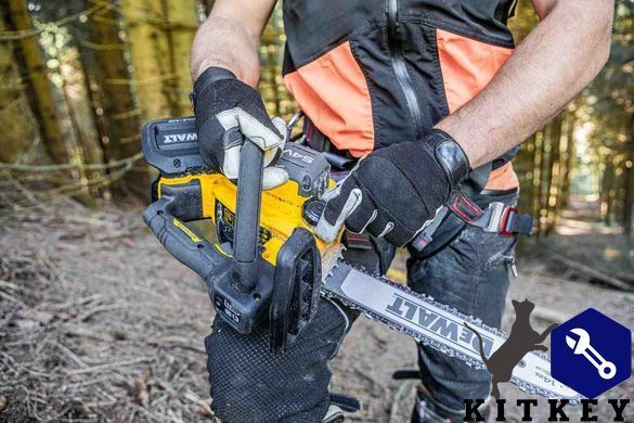 Пила цепная аккумуляторная бесщёточная с верхней рукояткой DeWALT DCMCST635N