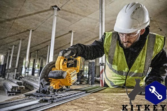 Пила дисковая аккумуляторная DeWALT DCS579NT