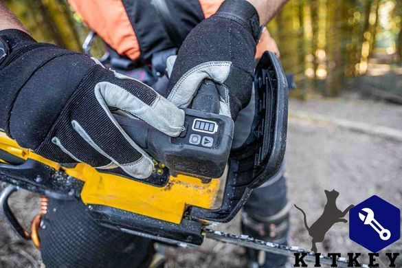 Пилка ланцюгова акумуляторна безщіткова з верхньою ручкою DeWALT DCMCST635X1
