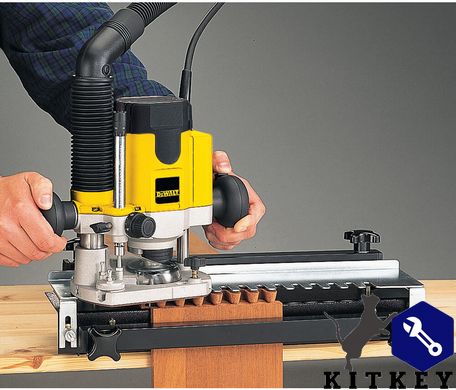 Фрезер мережевий DeWALT DW621