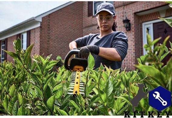 Кусторез аккумуляторный бесщёточный DeWALT DCMHT573N