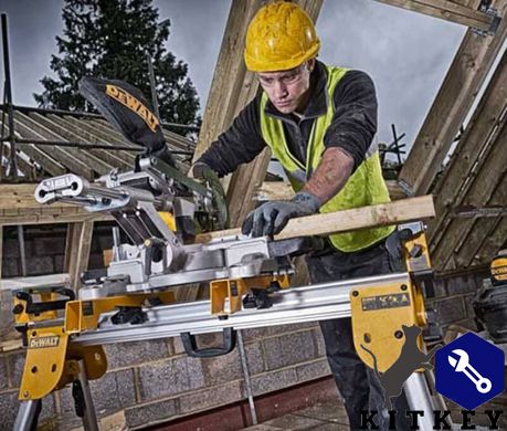 Пила торцювальна акумуляторна DeWALT DCS365N