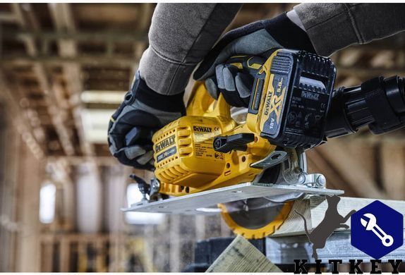 Пила дисковая аккумуляторная DeWALT DCS570P2