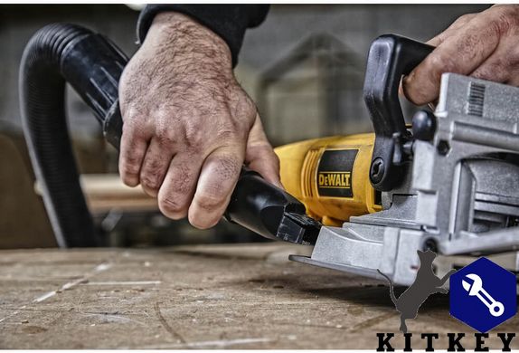 Фрезер ламельний мережевий DeWALT DW682K