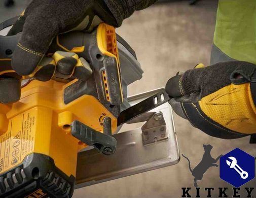 Пилка дискова по металу акумуляторна DeWALT DCS383N