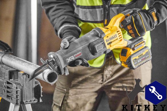 Пила сабельная аккумуляторная DeWALT DCS386NT