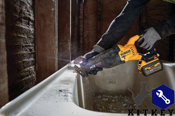 Пила сабельная аккумуляторная DeWALT DCS386NT