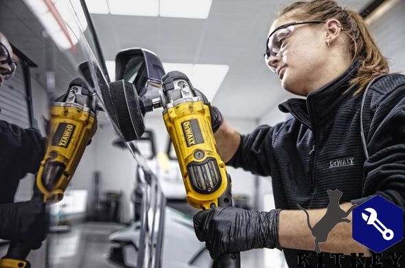 Полірувальна машина мережева DeWALT DWP849X