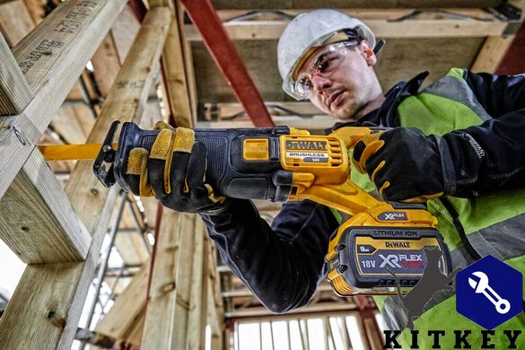 Пила шабельна акумуляторна DeWALT DCS389NT