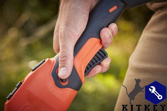 Тример акумуляторний безщітковий BLACK+DECKER BCSTE636L1