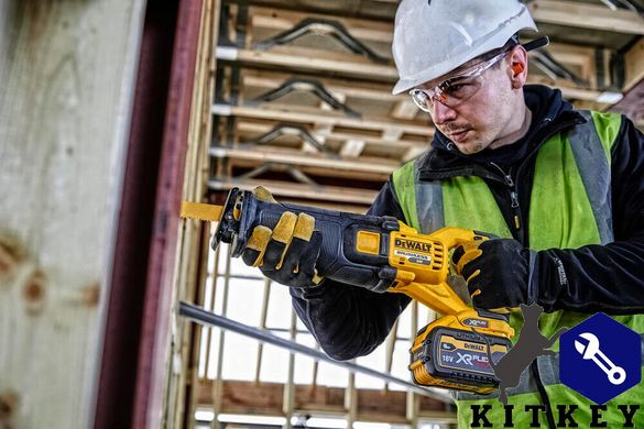 Пила шабельна акумуляторна DeWALT DCS389NT