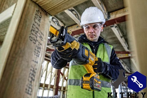 Пила шабельна акумуляторна DeWALT DCS389NT