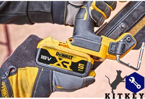 Пістолет цвяхозабивний акумуляторний безщітковий DeWALT DCN930P2