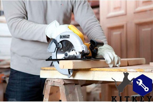 Пила дисковая сетевая DeWALT DWE560