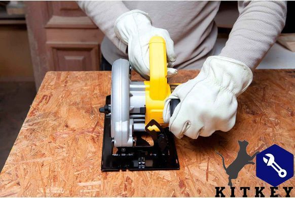 Пила дисковая сетевая DeWALT DWE560
