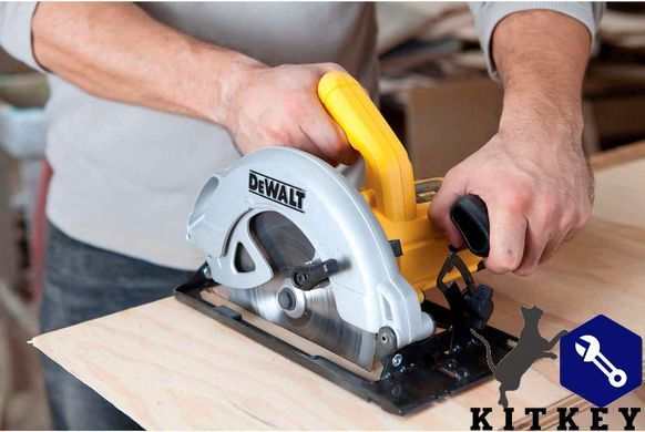 Пила дисковая сетевая DeWALT DWE560