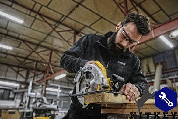 Пила дисковая сетевая DeWALT DWE560