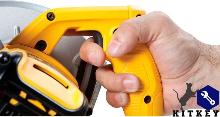 Пила дисковая сетевая DeWALT DWE560