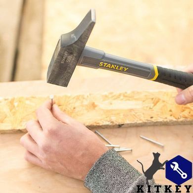 Молоток столярный Fiberglass с весом головки 500 г STANLEY STHT0-54160