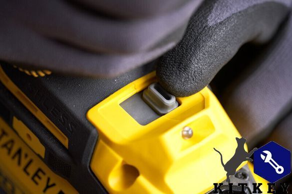 Гайковерт ударный аккумуляторный STANLEY FATMAX SFMCF940B