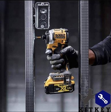 Набор из двух инструментов бесщеточных DeWALT DCK2051E2T