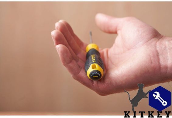 Отвертка Cushion Grip длиной 60 мм с параллельным жалом под шлиц SL 2.5 STANLEY STHT16151-0
