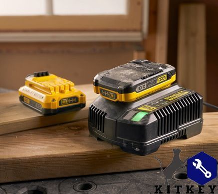 Зарядний пристрій та 2 акумулятора 18В STANLEY FATMAX SFMCB12D2