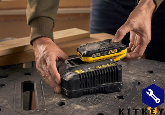 Зарядний пристрій та 2 акумулятора 18В STANLEY FATMAX SFMCB12D2