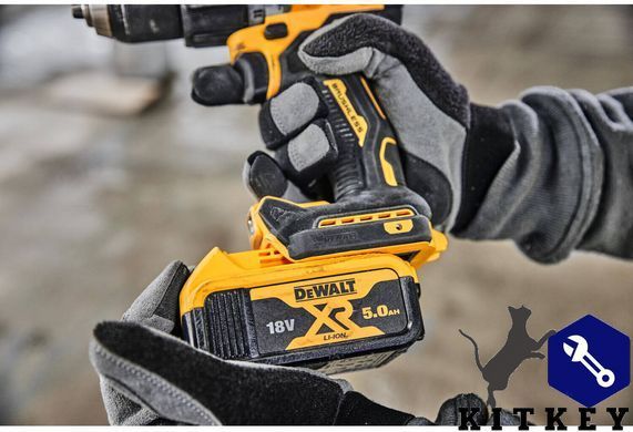 Дрель-шуруповёрт аккумуляторная бесщёточная ударная DeWALT DCD805P2T