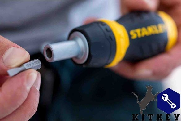 Отвертка - набор Multibit Stubby, реверсивная, с шестью сменными битами STANLEY 0-66-358